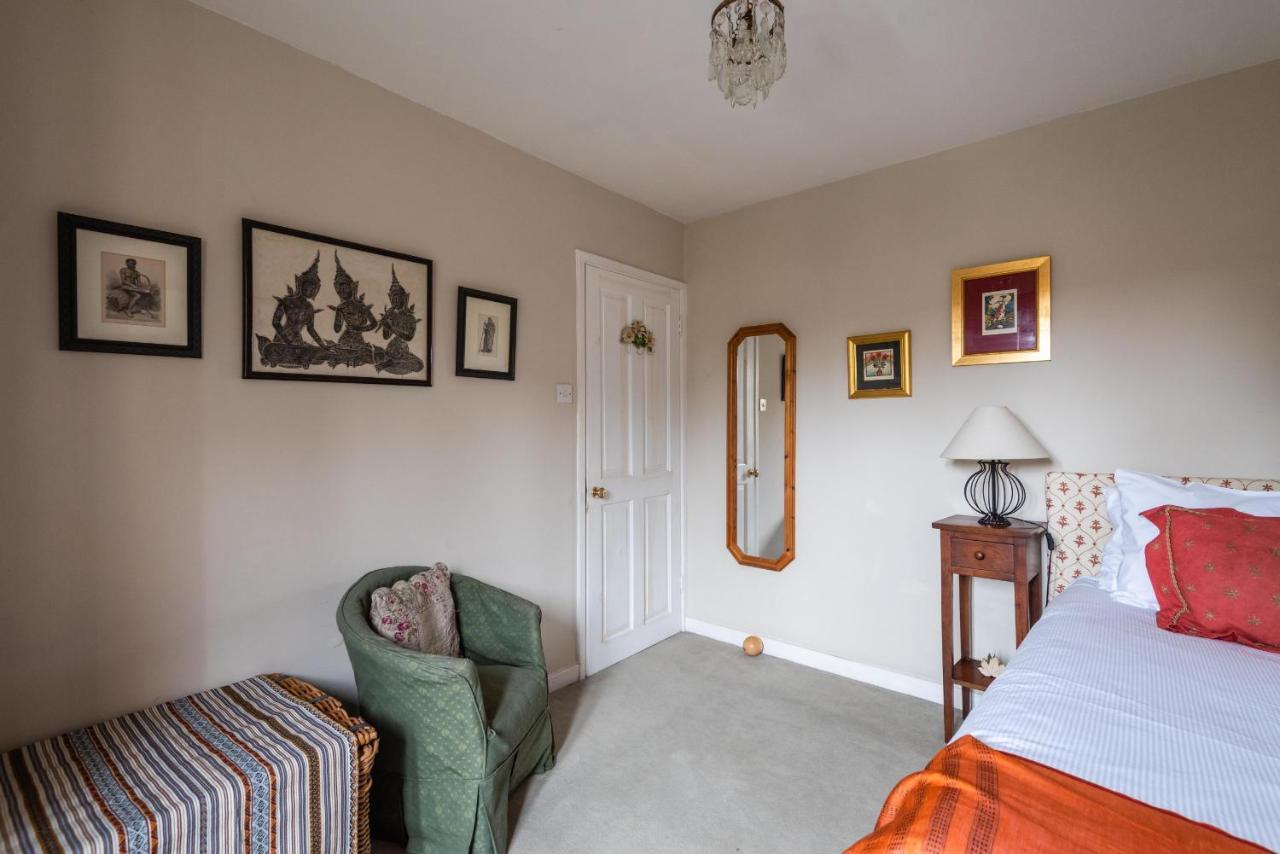 Charming Chiswick Near Ravenscourt Park By Underthedoormat * Londres