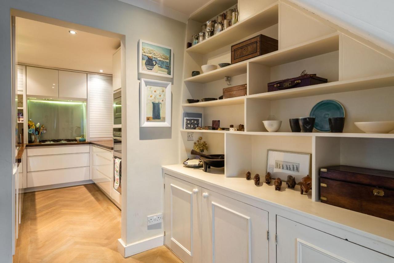 Charming Chiswick Near Ravenscourt Park By Underthedoormat Hébergement de vacances *