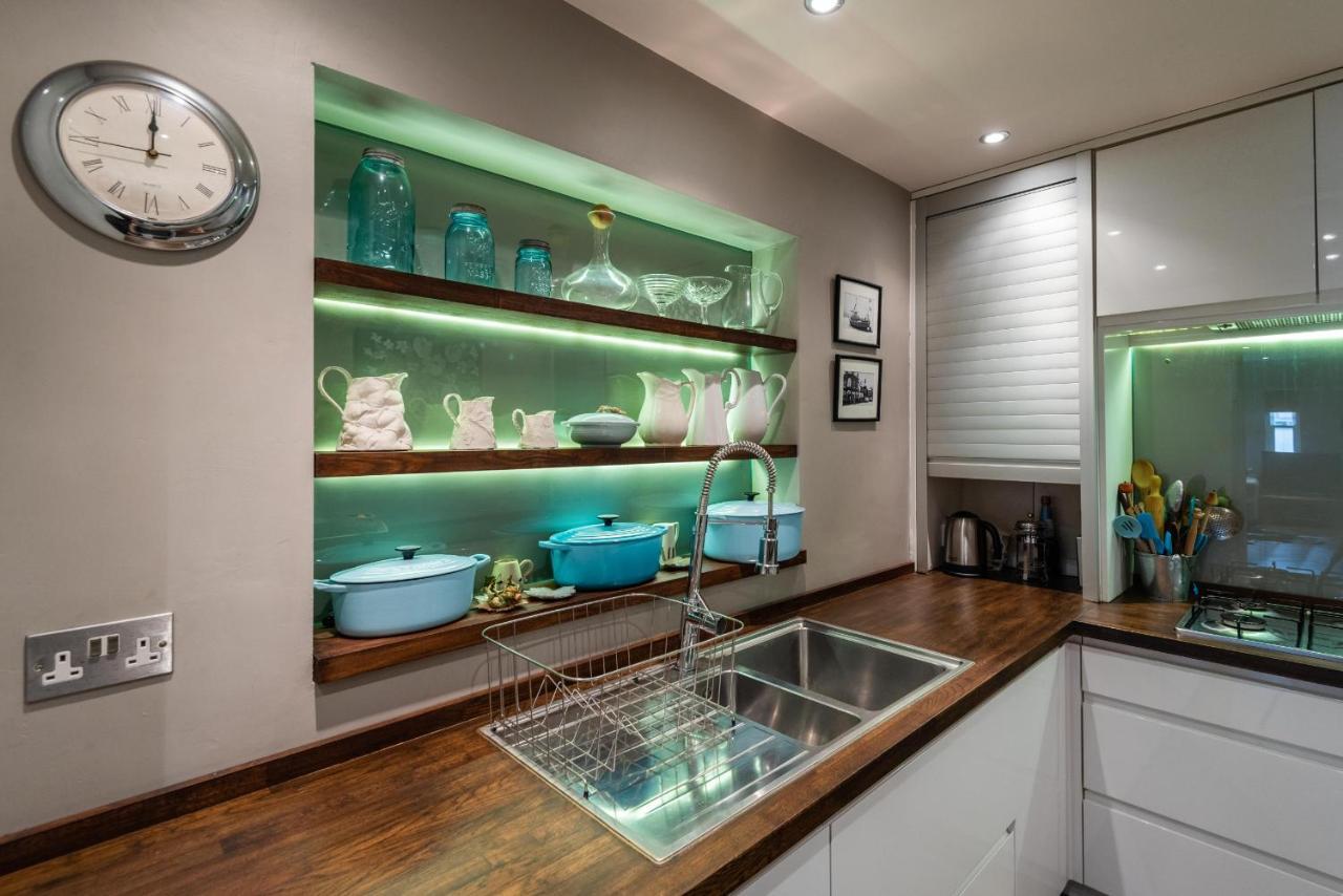 Charming Chiswick Near Ravenscourt Park By Underthedoormat Hébergement de vacances