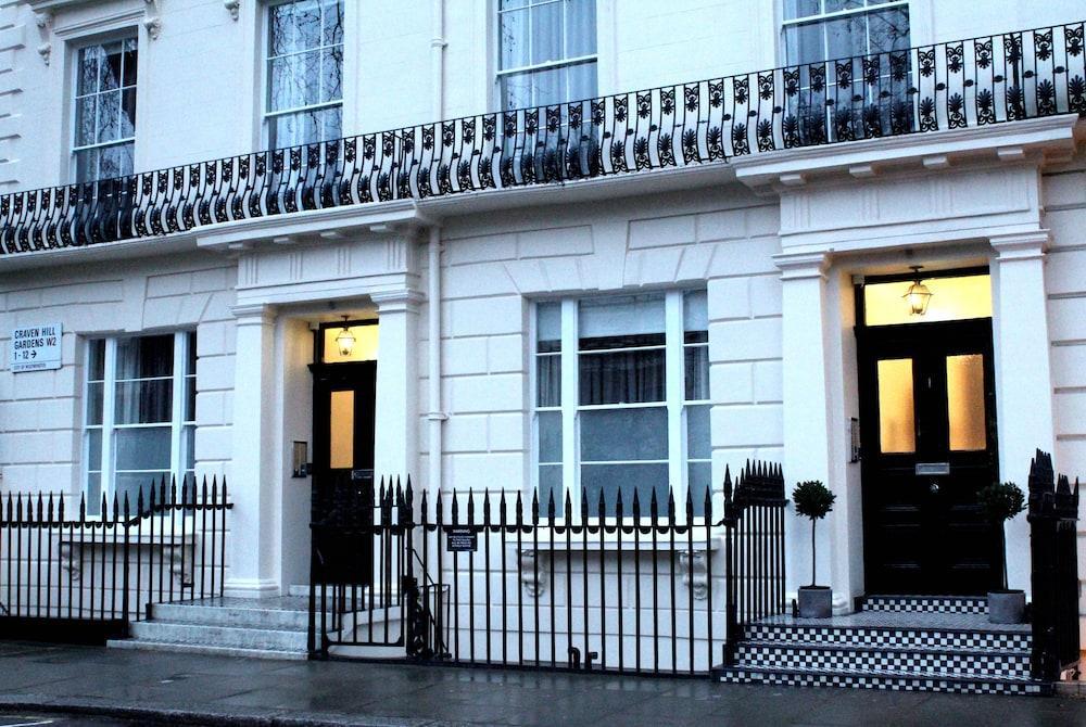 1 Craven Hill Gardens Apart-hotel