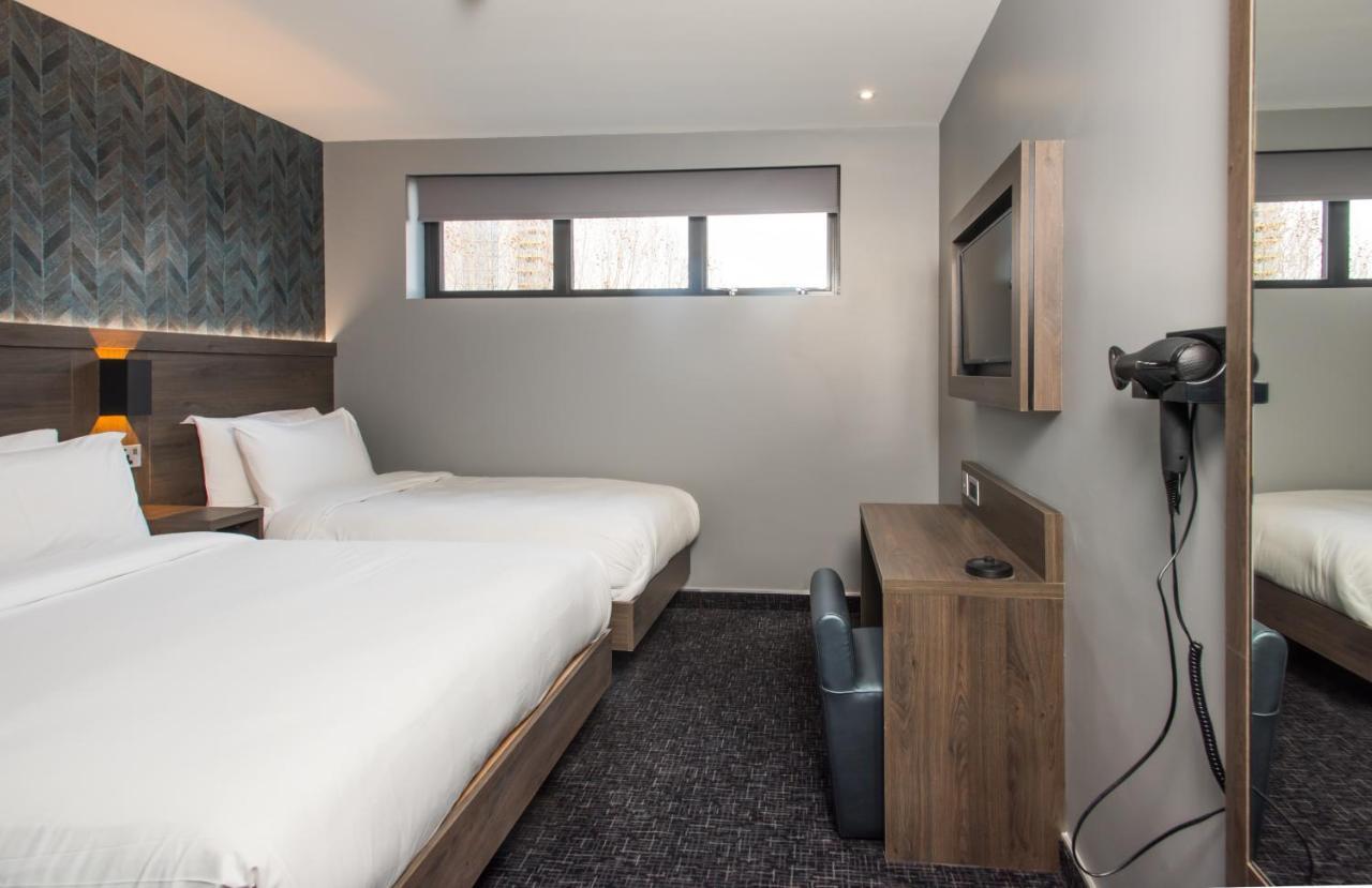 Brit Elephant Castle Hotel 3*