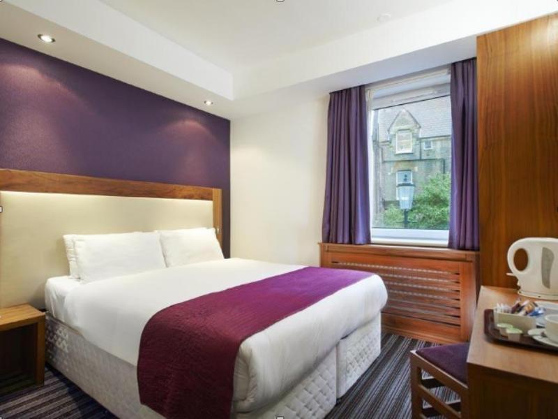 Ambassadors Hotel 3*