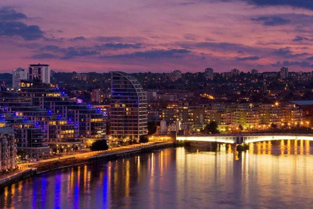 Battersea Reach Luxury Riverside * Londres