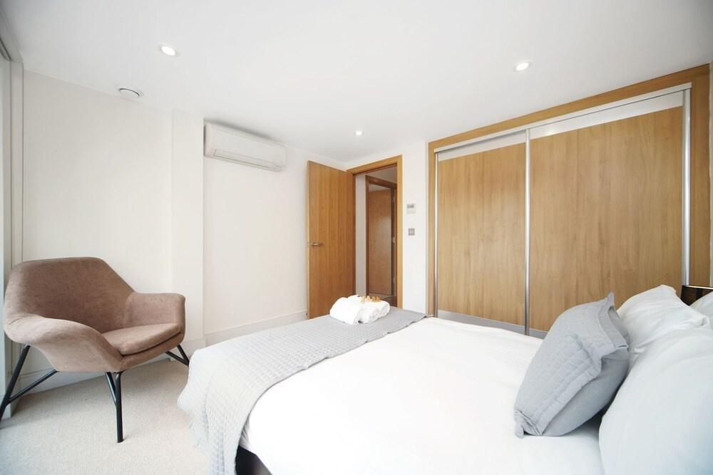 Modern In Bayswater Wifi & Aircon - By Hotel 4*