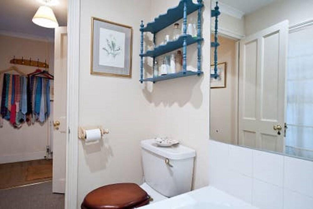 The Agent Pimlico King Bed