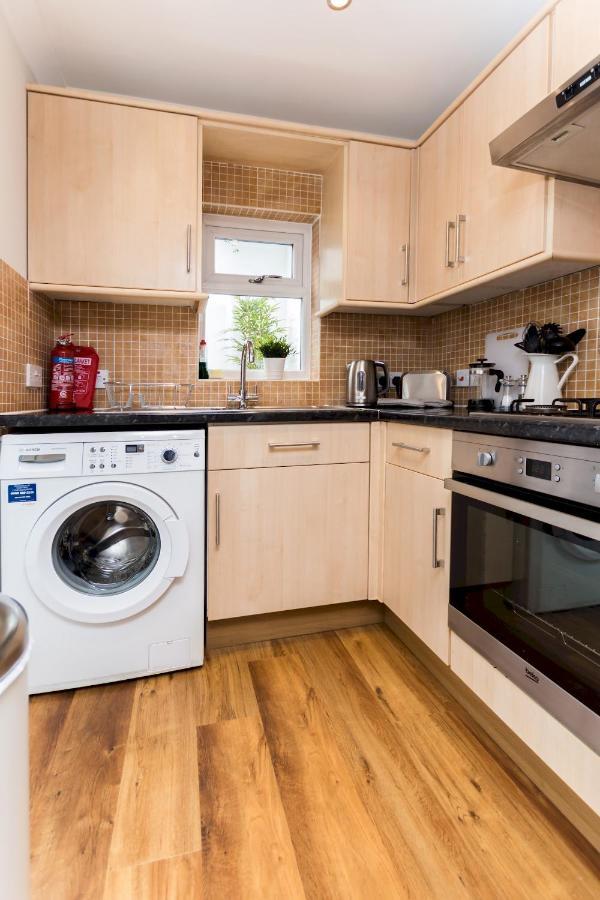 Caledonian - Bright One-bedroom With Private Decked Garden *