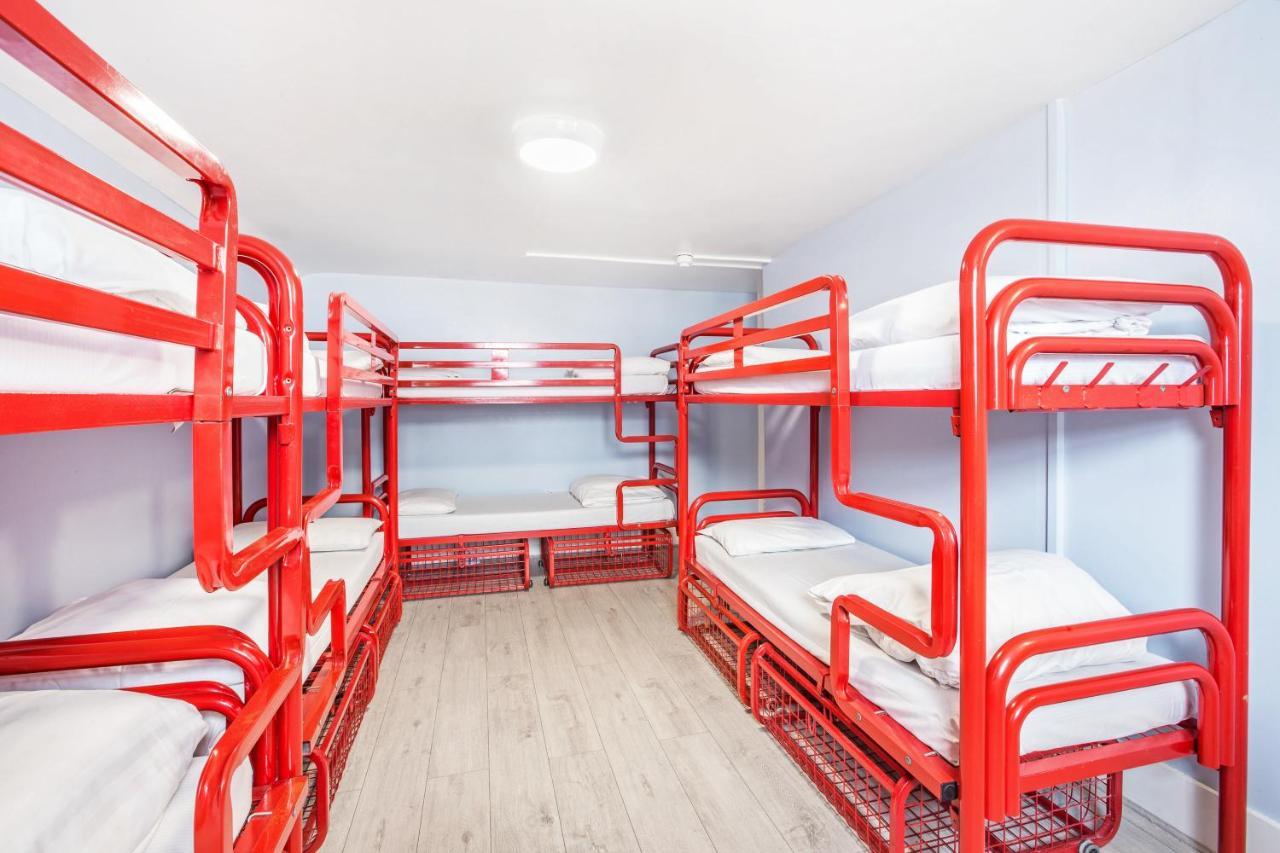 Hostal Astor Victoria *