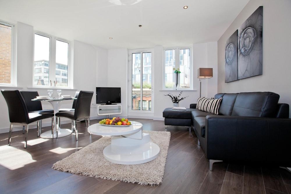 Hotel One White's Row Londres