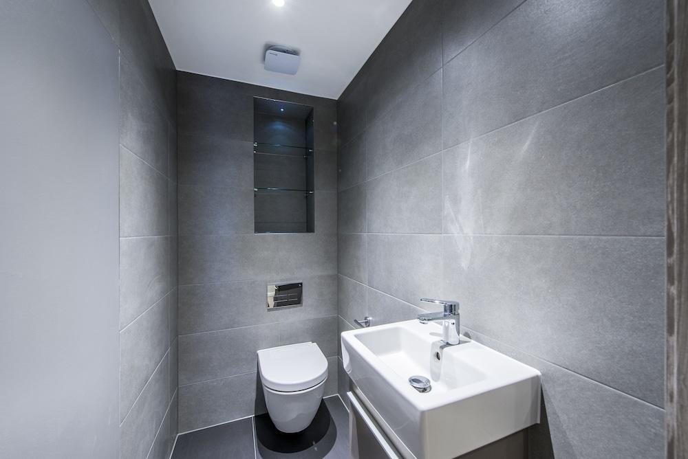Lux St James Central With Wifi - By City Hotel 4*