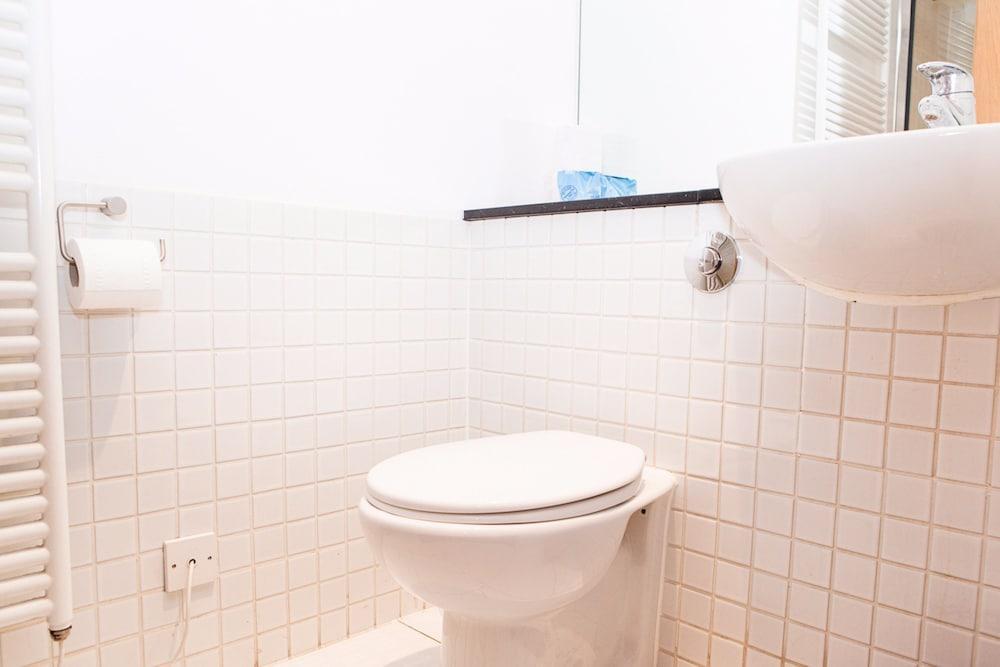 4 Bedroom Flat Near Eye 3*