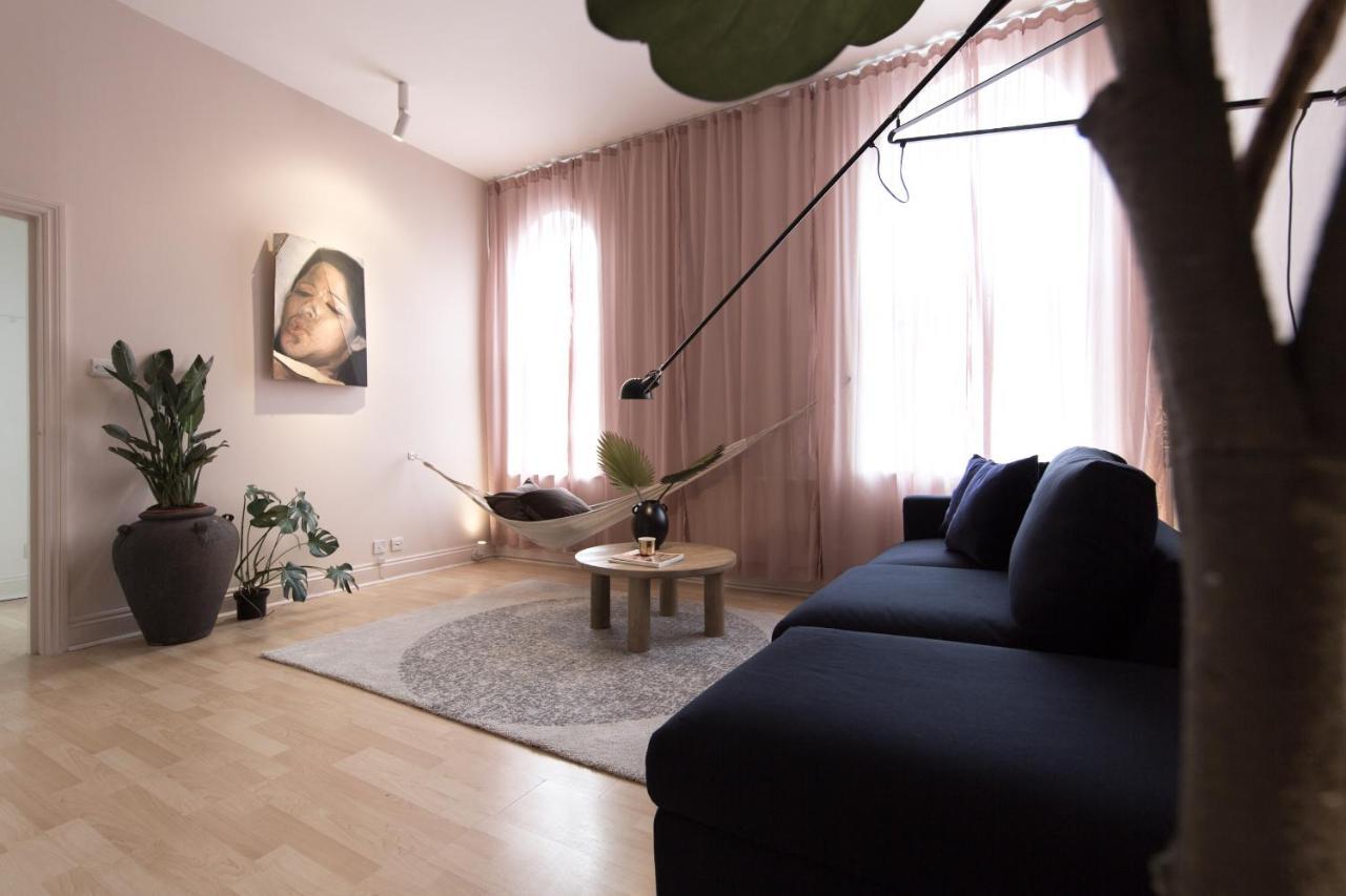 Shoreditch Loft W 100inch Cinema, Premium Mattress & Hammock, By The Design Traveller Apartamento *