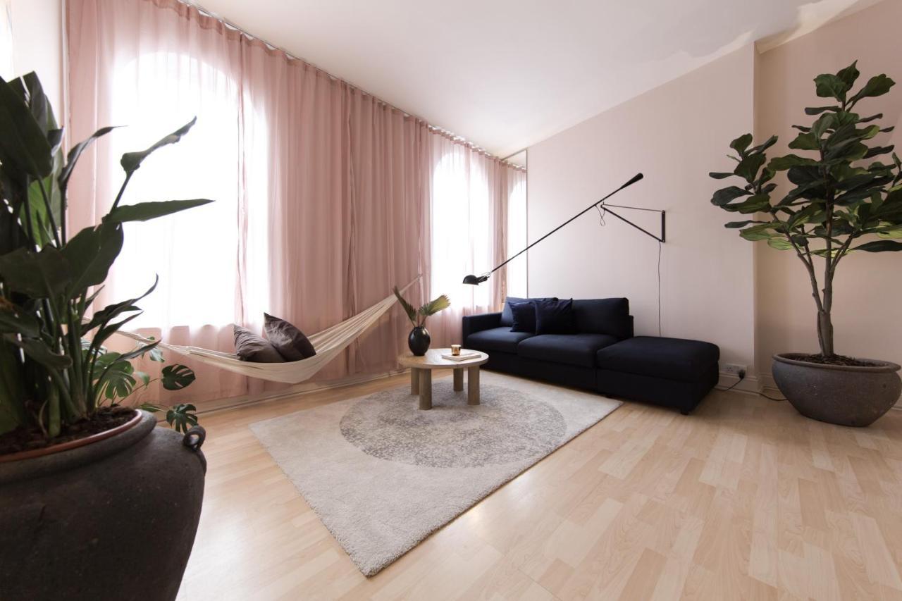 Shoreditch Loft W 100inch Cinema, Premium Mattress & Hammock, By The Design Traveller Apartamento Londres