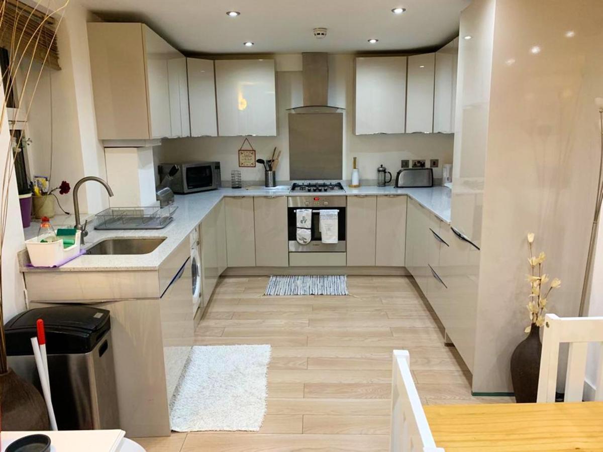 2 Bedrooms With View Balcony And Wifi At Greater Appartement *