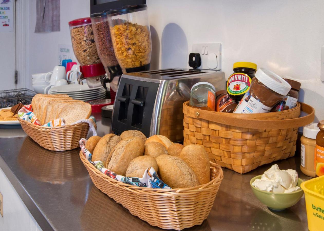 Hostal Astor Victoria *