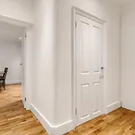 Holland Park Apartment