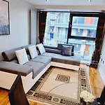 Waterside Apartment Canary Wharf