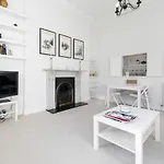 Elegant Earl\'S Court 2 Bedroom Flat Just 4 Minutes From Tube