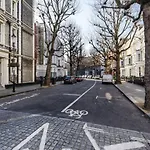 Elegant Earl\'S Court 2 Bedroom Flat Just 4 Minutes From Tube