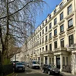 Chic Apartment By Hyde Park