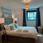 One Bed Luxury Apartment In Heart Of Canary Wharf, London E14