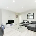 Chic Apartment By Hyde Park