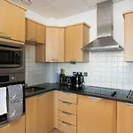 Skyvillion - 3Bed Penthouse Near London City Airport, O2 Arena, London Excel Centre With Parking