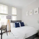 Cosy Two Bedroom Apartment In Holborn