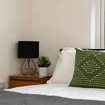 Skyvillion - Lovely 2-Bed Central London Apartment