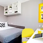Vibrant Ensuite Rooms, LONDON - SK