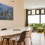 Stylish 2 Bedroom Apartment In Greenwich