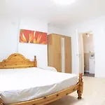 Well Located 2 Bedroom In Kings Cross
