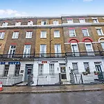 OYO Townhouse 30 Sussex