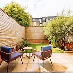 Luxury And Bright Bedrooms In Queens Park