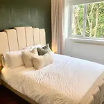 Newly Refurbished 2 Bedroom Apartment In South London