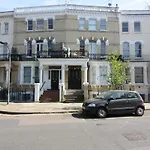 Well Appointed Garden Condo In Kensington Olympia