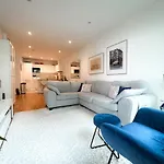 Luxury 2 Bedroom Flat 2 Bathrooms
