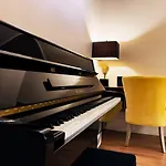 Elizabeth\'S Place - London\'S Hidden Gem