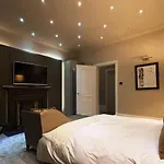 Elizabeth\'S Place - London\'S Hidden Gem