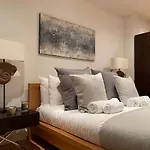 Stunning Westminster Apartment - 9 Albert