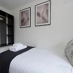 Great House In Centre Of Vibrant, Cool Brixton!