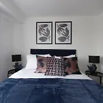 Great House In Centre Of Vibrant, Cool Brixton!