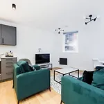 Luxury Spacious 2 Bed Apartment, London - Sk