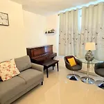 Modern 3-Bed House In Surrey Quays