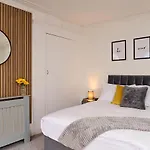Spacious 3 Bedroom Apartment- Crouch End