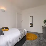 Spacious 3 Bedroom Apartment- Crouch End