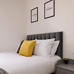 Spacious 3 Bedroom Apartment- Crouch End
