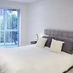 Gorgeous Apartment, 5 Mins From Canada Water, Not Lewisham As Listed!