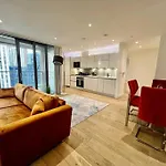 Modern & Secure 3Br 2Ba Apartment In The Heart Of Crossharbour
