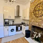 Flat In South West London 1 Min To The Station