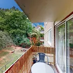 Gorgeous 2 Bed Flat With Parking And Garden